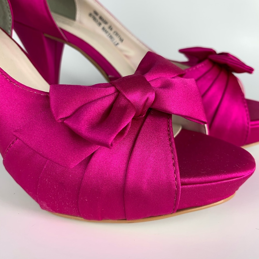 *SOLD*David's Bridal Maribelle Satin Pumps SZ1-779 - Picture 3 of 9